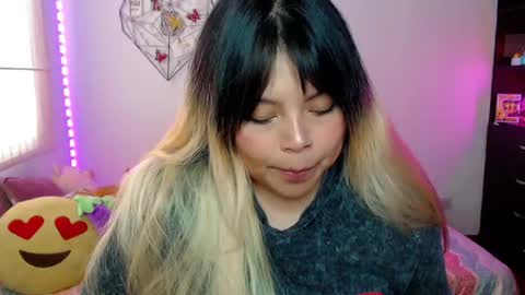 Snapshot of elymoon chatting on 04/16/26, 10:23 Ely online show from 04/16/26, 10:23