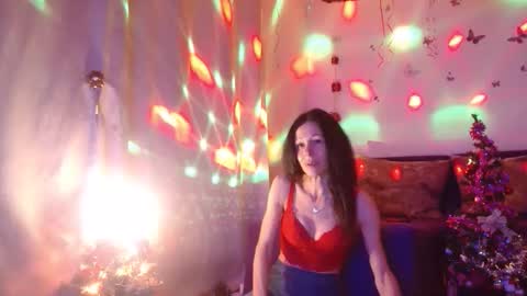 Elisa online show from 12/17/25, 08:26