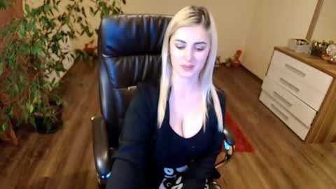 elysia3333 online show from 01/16/26, 01:31