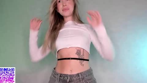 Snapshot of elysia_xo chatting on 09/29/25, 10:03 Elysia online show from 09/29/25, 10:03