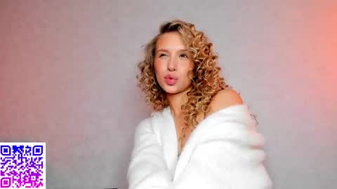 Snapshot of elysia_xo chatting on 10/07/25, 10:40 Elysia online show from 10/07/25, 10:40