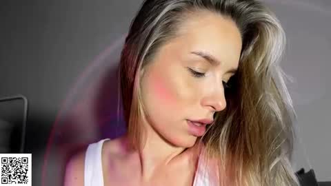 Snapshot of elysia_xo chatting on 10/19/25, 08:31 Elysia online show from 10/19/25, 08:31