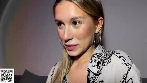 Snapshot of elysia_xo chatting on 10/22/25, 09:36 Elysia online show from 10/22/25, 09:36