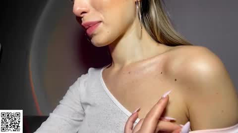 Snapshot of elysia_xo chatting on 10/23/25, 10:08 Elysia online show from 10/23/25, 10:08