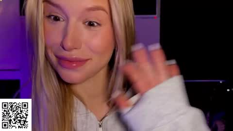 Snapshot of elysia_xo chatting on 11/06/25, 10:21 Elysia online show from 11/06/25, 10:21