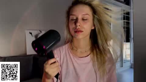 Snapshot of elysia_xo chatting on 11/26/25, 05:30 Elysia online show from 11/26/25, 05:30