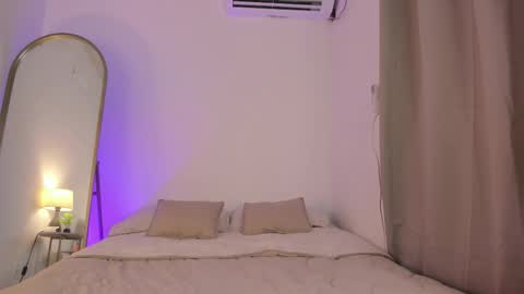 Snapshot of elza_fuentes01 chatting on 01/08/26, 08:00 Michelle online show from 01/08/26, 08:00