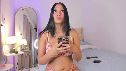 Snapshot of elza_fuentes01 chatting on 03/30/26, 08:10 Michelle online show from 03/30/26, 08:10