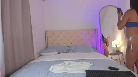 Snapshot of elza_fuentes01 chatting on 04/15/26, 07:58 Michelle online show from 04/15/26, 07:58