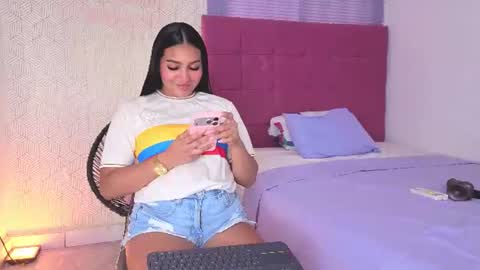 Snapshot of elza_fuentes01 chatting on 07/03/26, 07:42 Michelle online show from 07/03/26, 07:42