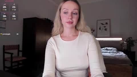 Emilie online show from 10/02/25, 03:30