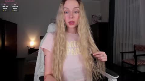 Emilie online show from 11/07/25, 03:34