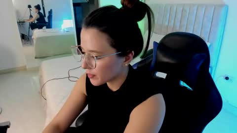 Snapshot of ema_04 chatting on 04/11/26, 01:54 Estefany Martinez Acua INSTAGRAM ema 04oficial online show from 04/11/26, 01:54