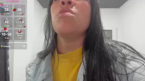 Snapshot of ema_and_camila chatting on 09/16/25, 07:04 ema y cami online show from 09/16/25, 07:04