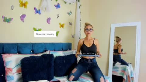 Snapshot of ema_garciaa chatting on 09/19/25, 09:48 ema garcia online show from 09/19/25, 09:48