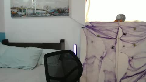 Salome online show from 10/20/25, 01:00