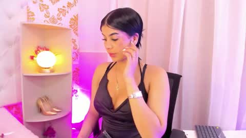 Ema Lambert  online show from 11/12/25, 11:58