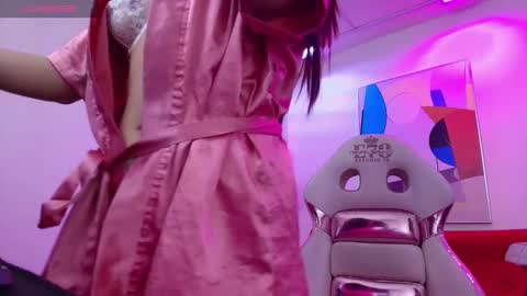 Ema louisx  online show from 10/19/25, 12:39