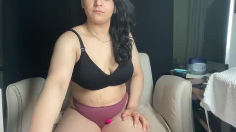 Ema Love online show from 11/10/25, 02:54