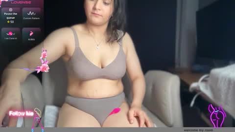 Snapshot of ema_lov3 chatting on 12/17/25, 02:06 Ema Love online show from 12/17/25, 02:06