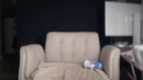 Snapshot of ema_lov3 chatting on 12/21/25, 02:51 Ema Love online show from 12/21/25, 02:51