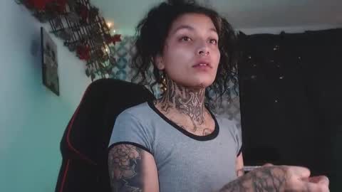 ema_ploxx online show from 10/26/25, 05:35