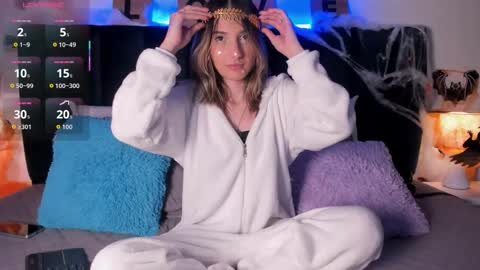 Snapshot of ema_porcaroli chatting on 10/29/25, 07:48 Ema online show from 10/29/25, 07:48