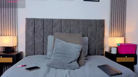 Snapshot of ema_stone65 chatting on 11/01/25, 10:12 Ema online show from 11/01/25, 10:12