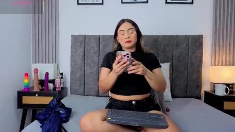 Snapshot of ema_stone65 chatting on 11/18/25, 10:14 Ema online show from 11/18/25, 10:14