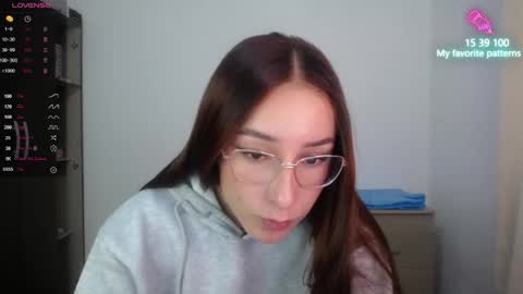 Snapshot of emaa_martins chatting on 10/15/25, 09:15 Emaa online show from 10/15/25, 09:15