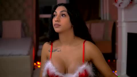 Snapshot of emahallee chatting on 12/23/25, 04:21 Ema online show from 12/23/25, 04:21