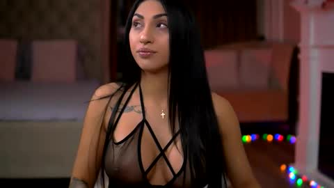 Snapshot of emahallee chatting on 01/07/26, 02:58 Ema online show from 01/07/26, 02:58