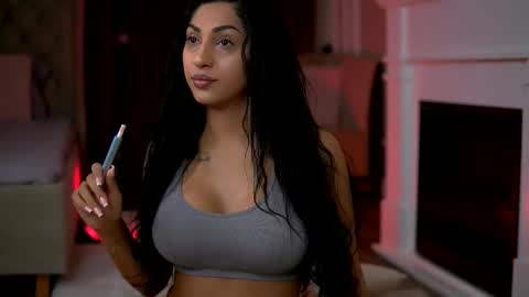 Snapshot of emahallee chatting on 01/10/26, 05:31 Ema online show from 01/10/26, 05:31