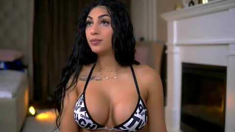 Snapshot of emahallee chatting on 02/06/26, 03:55 Ema online show from 02/06/26, 03:55