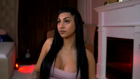 Snapshot of emahallee chatting on 02/11/26, 03:44 Ema online show from 02/11/26, 03:44