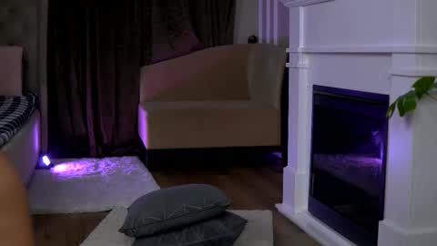 Snapshot of emahallee chatting on 03/02/26, 03:52 Ema online show from 03/02/26, 03:52