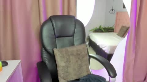 Snapshot of emalinda__hills chatting on 02/08/26, 02:59 EMA online show from 02/08/26, 02:59