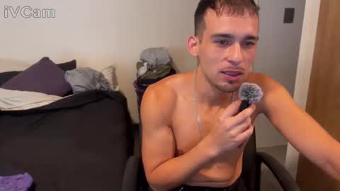 Snapshot of emanuell___ chatting on 03/26/26, 11:43 emanuell___ online show from 03/26/26, 11:43