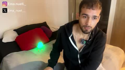 Snapshot of emanuell___ chatting on 04/18/26, 11:27 emanuell___ online show from 04/18/26, 11:27