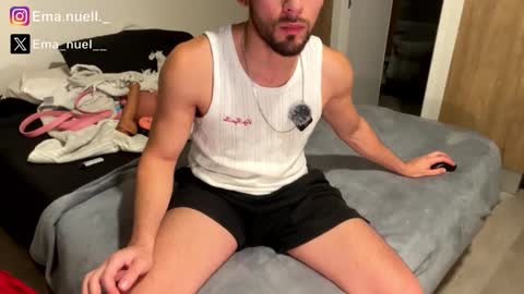 Snapshot of emanuell___ chatting on 04/22/26, 01:08 emanuell___ online show from 04/22/26, 01:08