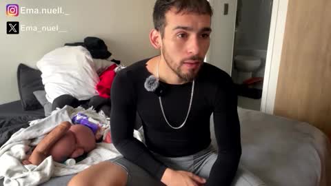 Snapshot of emanuell___ chatting on 04/22/26, 01:12 emanuell___ online show from 04/22/26, 01:12