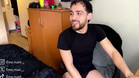 Snapshot of emanuell___ chatting on 07/19/26, 04:44 emanuell___ online show from 07/19/26, 04:44