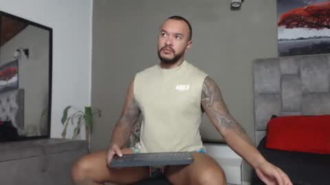 Snapshot of emanuelspencer chatting on 11/25/25, 10:04 emanuelspencer online show from 11/25/25, 10:04