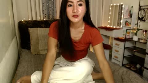 Snapshot of emarie91 chatting on 02/26/25, 06:26 Trans cummer online show from 02/26/25, 06:26