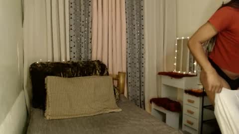 Snapshot of emarie91 chatting on 02/27/25, 06:20 Trans cummer online show from 02/27/25, 06:20