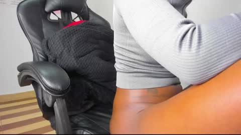 Snapshot of emattaylor chatting on 01/29/25, 02:21 . online show from 01/29/25, 02:21