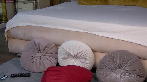 emawil online show from 09/14/25, 02:16