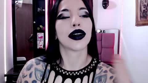 Snapshot of emearld_black chatting on 01/09/25, 02:51 Emerald Black online show from 01/09/25, 02:51