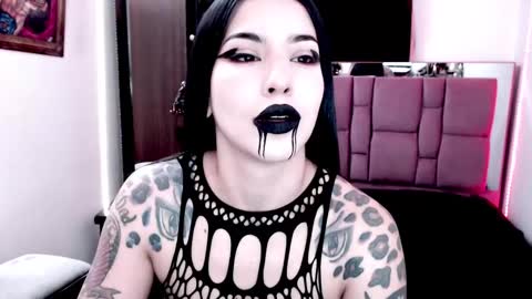 Snapshot of emearld_black chatting on 01/20/25, 09:03 Emerald Black online show from 01/20/25, 09:03