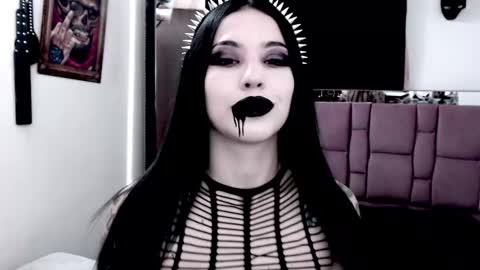 Snapshot of emearld_black chatting on 01/25/25, 09:04 Emerald Black online show from 01/25/25, 09:04